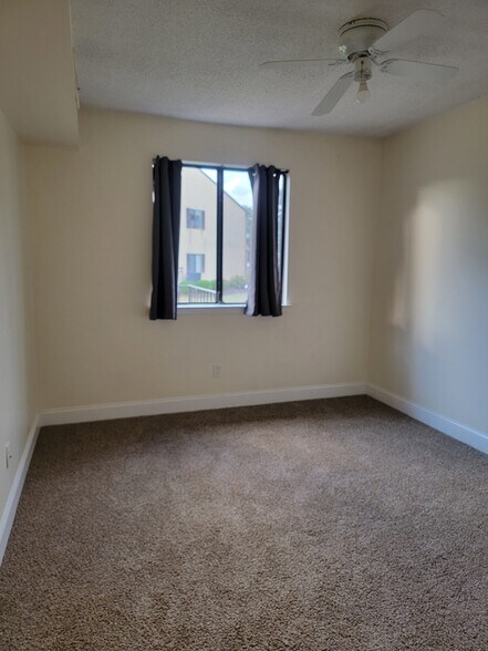 Building Photo - 2047 Jason Dr