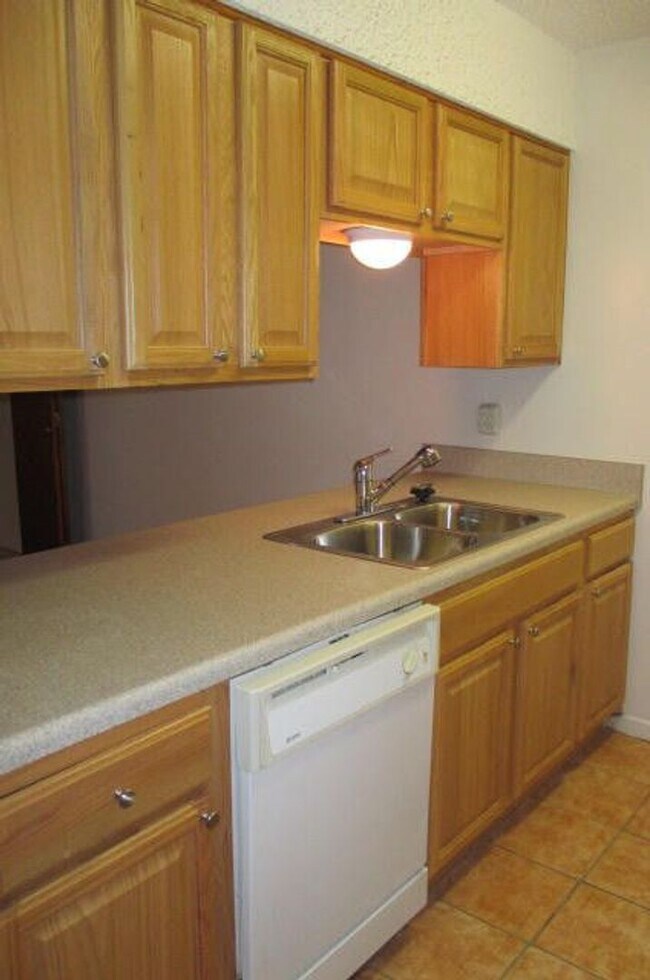 Building Photo - 126 Classic Ct