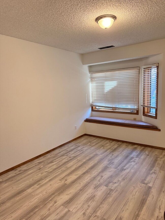 Building Photo - Beautiful Country Club