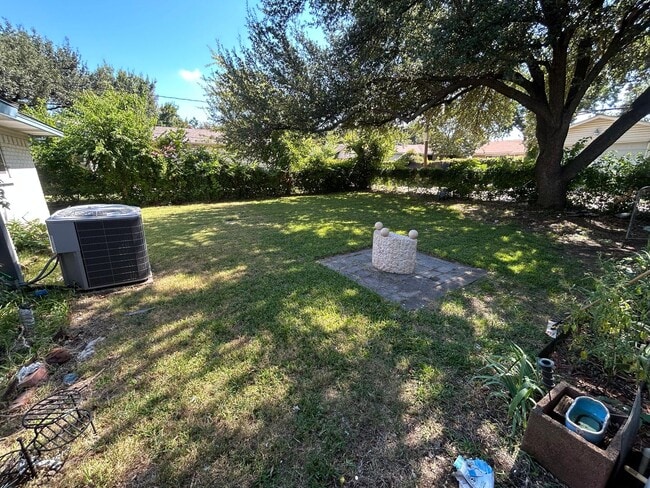 Building Photo - 3734 Clubway Ln
