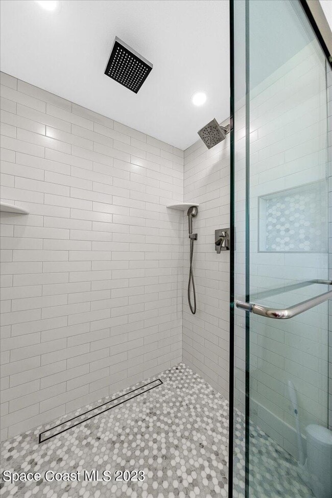 Building Photo - 7801 Ridgewood Ave