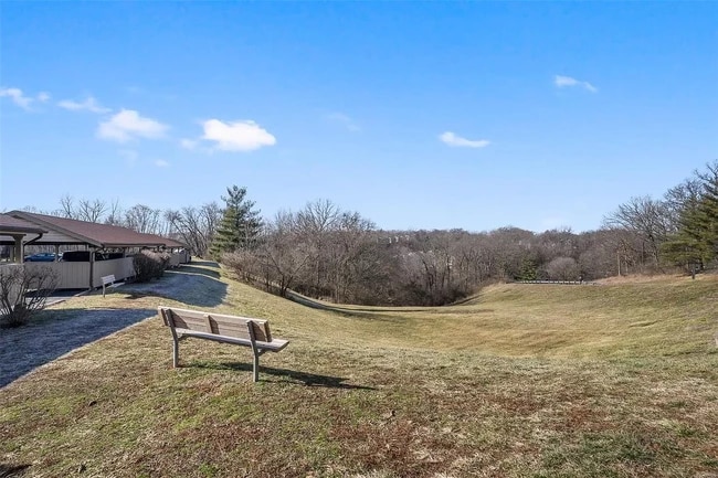 Building Photo - 700 Ridgeside Dr