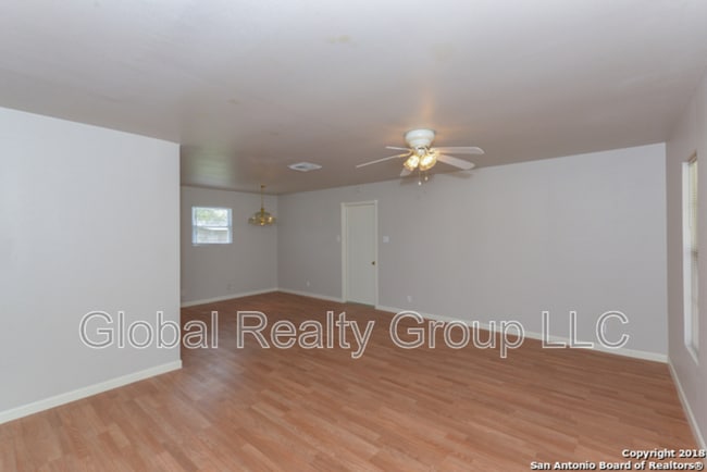 Building Photo - 202 Ivy Ln
