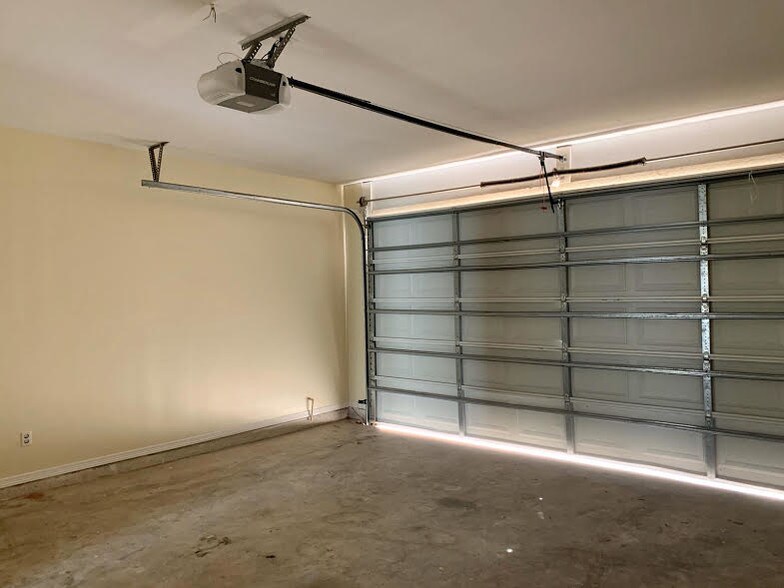 Building Photo - 2702 Phoenix St