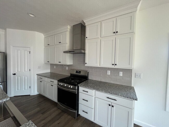 Building Photo - Luxury Custom-Built 6 Bedroom Home in West Lafayette with Finished Basement & Designer Features