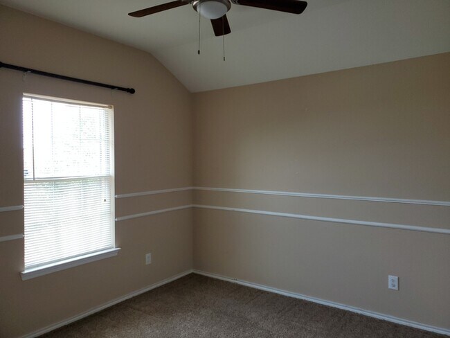 Building Photo - 627 Magnolia Ln