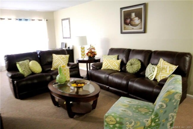 Building Photo - 14 Newtown Rd