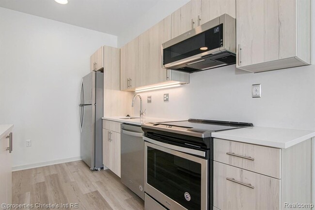 Building Photo - 7410 Kercheval Ave