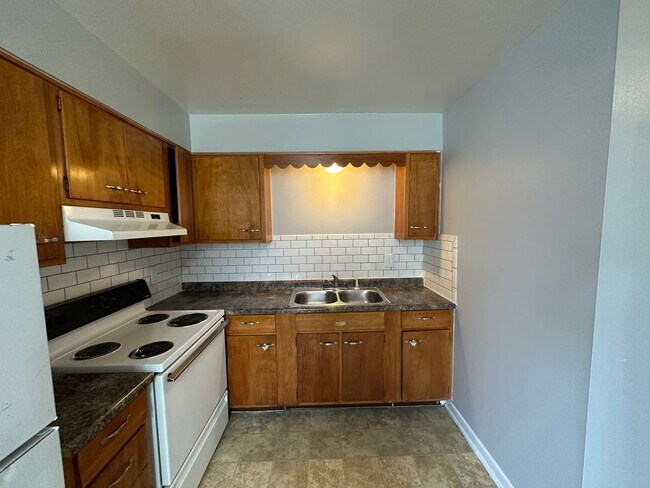 Building Photo - Live in Style at Bellagio East Living I: C...