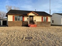 Building Photo - 4 Bedroom, 2 Bathroom House with Detached ...