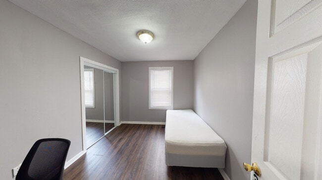 Building Photo - 1310 E Fayette St