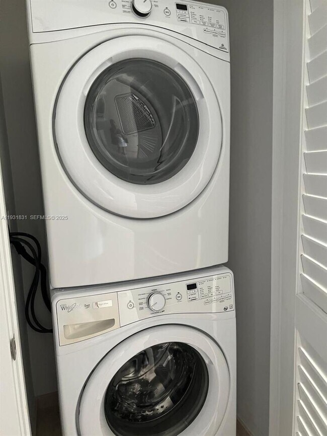 Building Photo - 88 SW 7th St