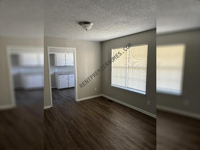 Building Photo - 10801 Excalibur Dr