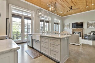 Building Photo - 9 Main St