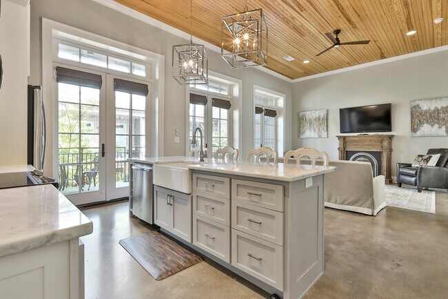 Building Photo - 9 Main St