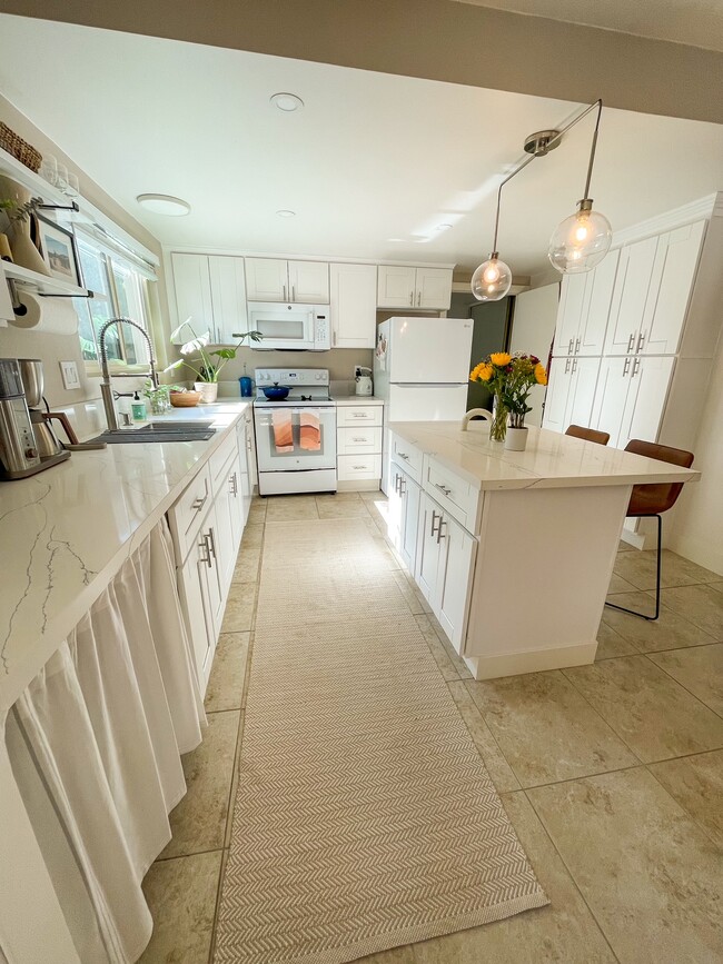 Building Photo - 155 Rosebay Dr