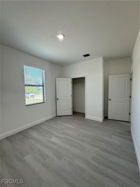 Building Photo - 6018 Acorn Cir