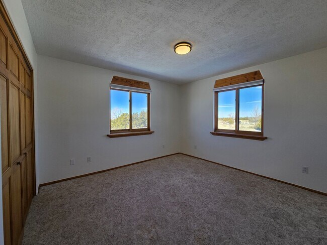 Building Photo - 19 Camerada Rd