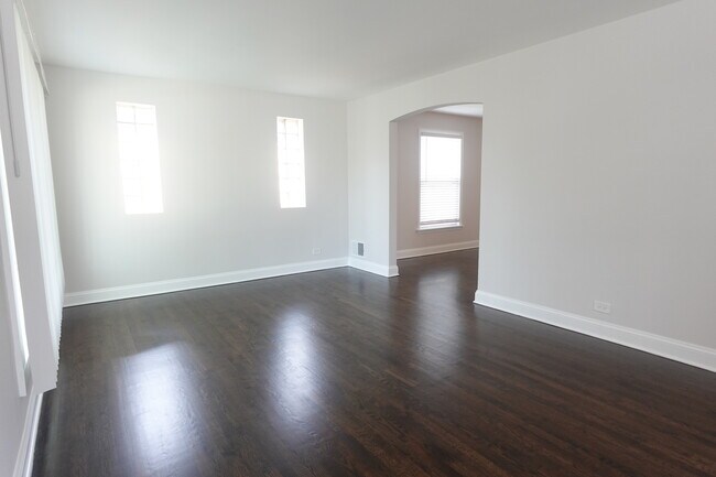 Building Photo - 2247 S 9th Ave