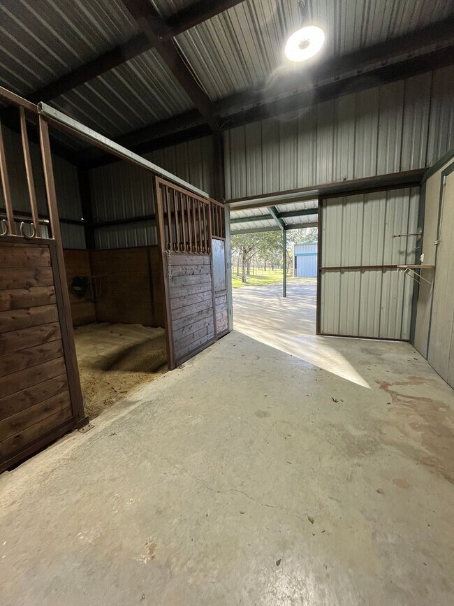 Building Photo - Horse Property - POOL - Country living at ...