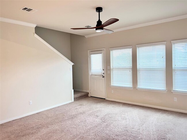 Building Photo - 260 Chickadee Ln