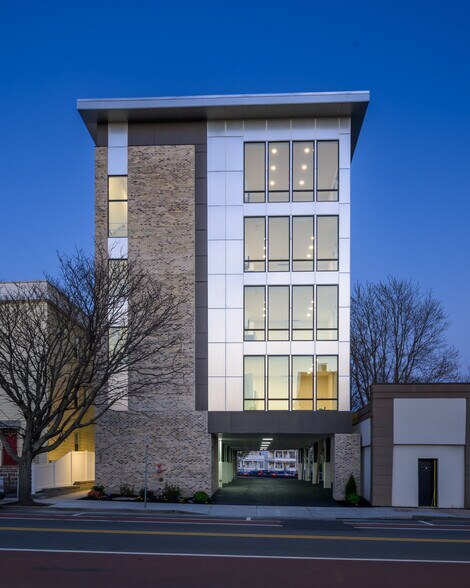 Building Photo - 319 Broadway