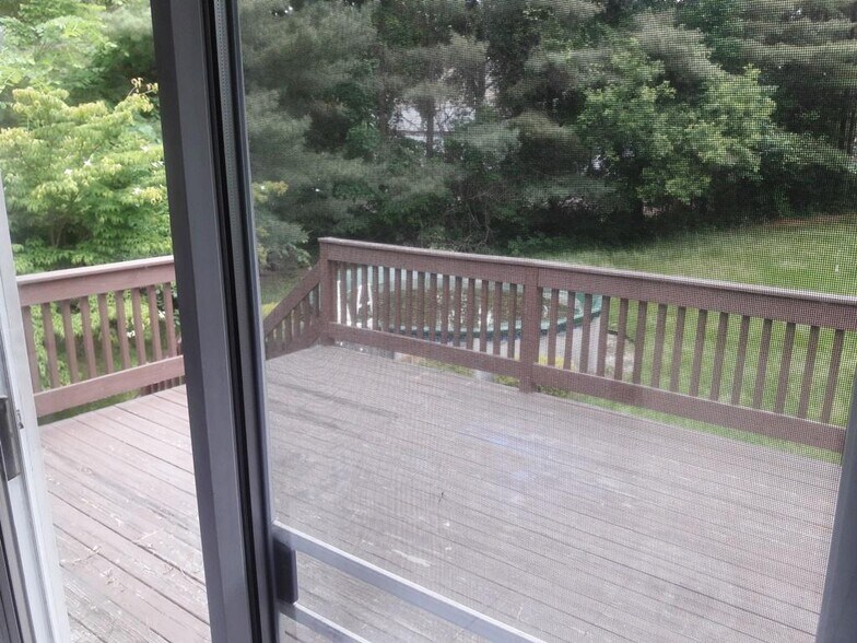 Building Photo - 606 Rye St