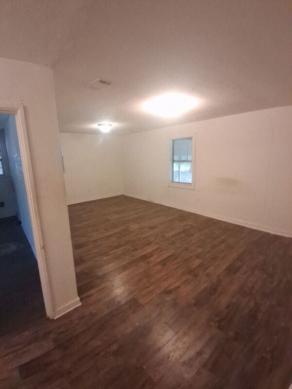 Building Photo - 3058 Woodside Dr