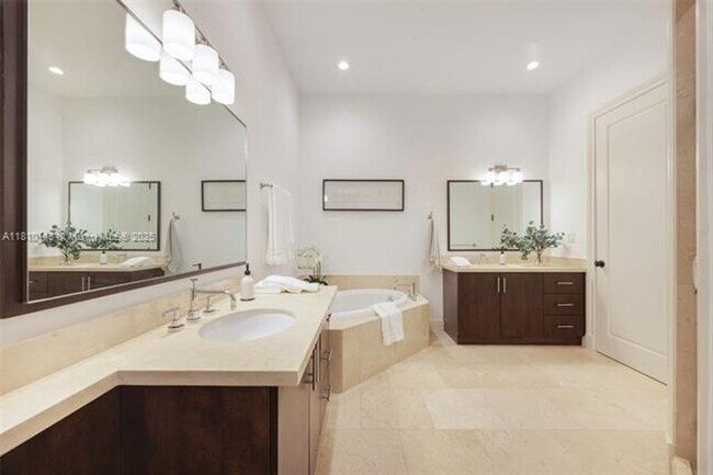 Building Photo - 7430 SW 56th Ct