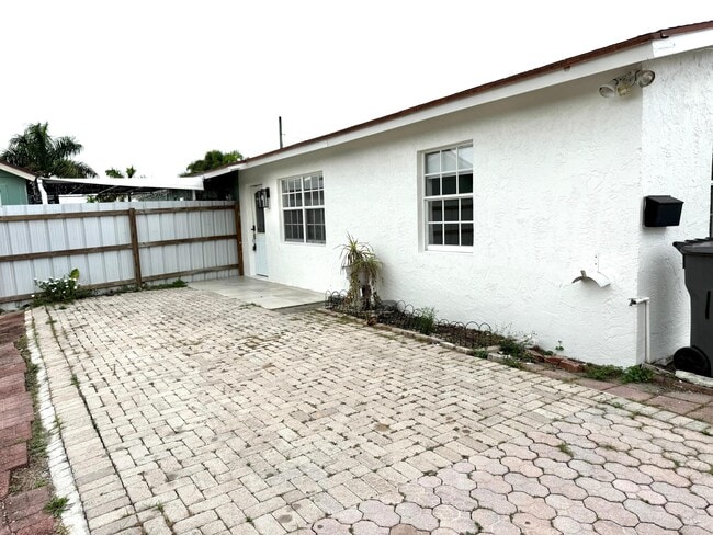 Building Photo - 1501 Meridian Rd