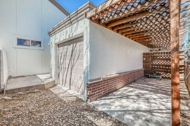 Building Photo - 5948 Anapaula Dr