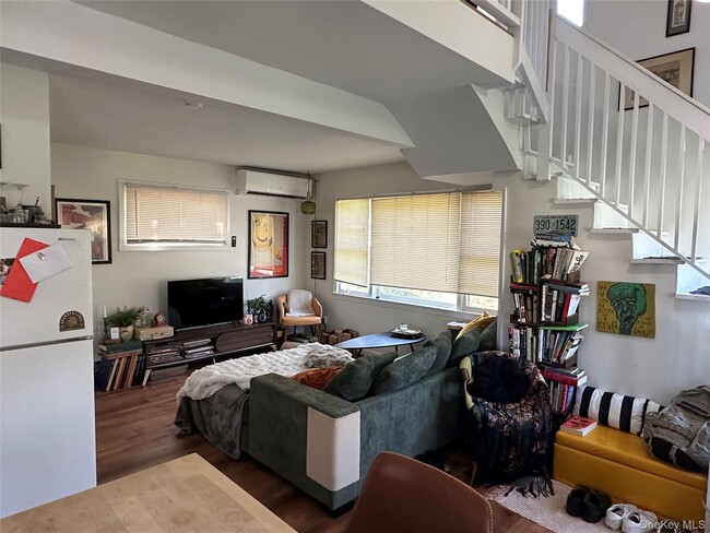 Building Photo - 11 Upper Hillman Rd