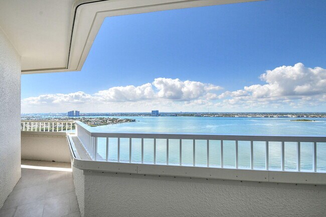 Building Photo - 5080 N Ocean Dr