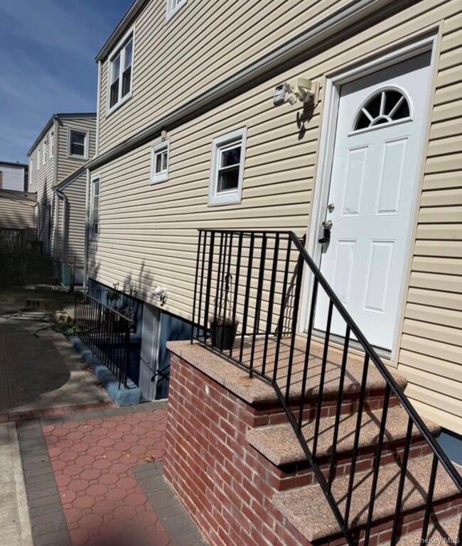 Building Photo - 134 Scranton Ave