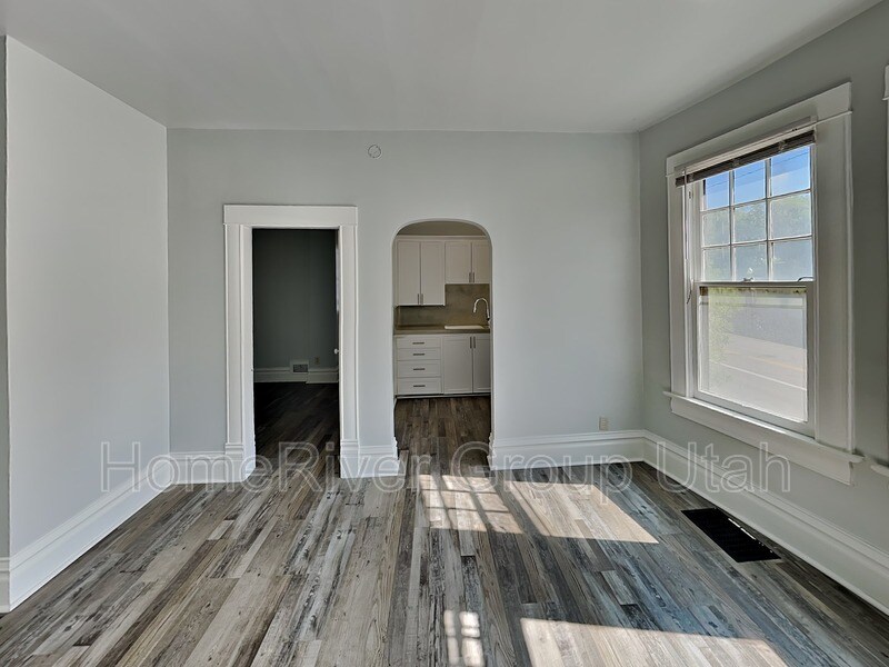 Building Photo - 1277 E 100 S