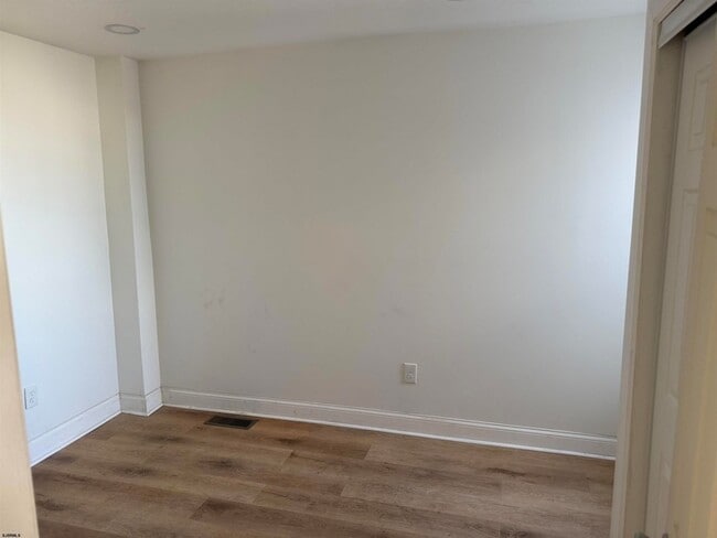 Building Photo - 2417 Pacific Ave