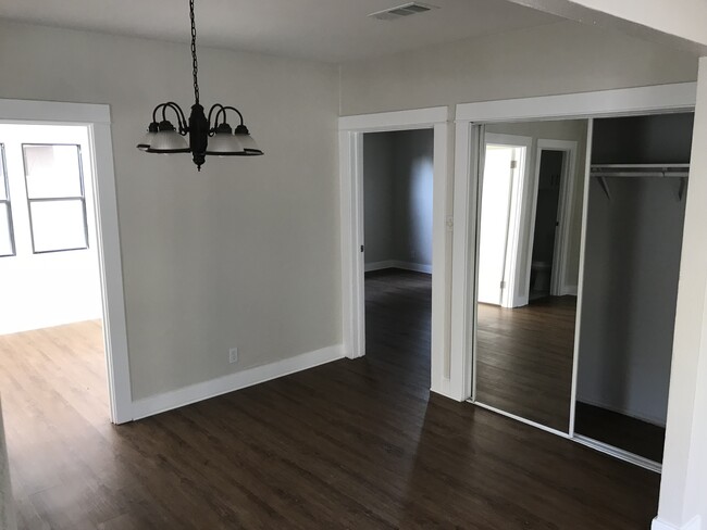 Dining Room - 430 West Linwood Avenue