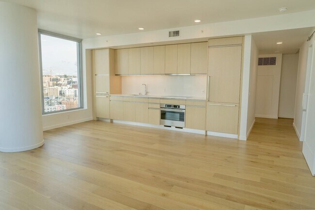 Building Photo - 2Bd/2Ba Seattle Apartment