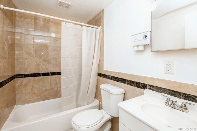 Building Photo - 84 Ravine Ave