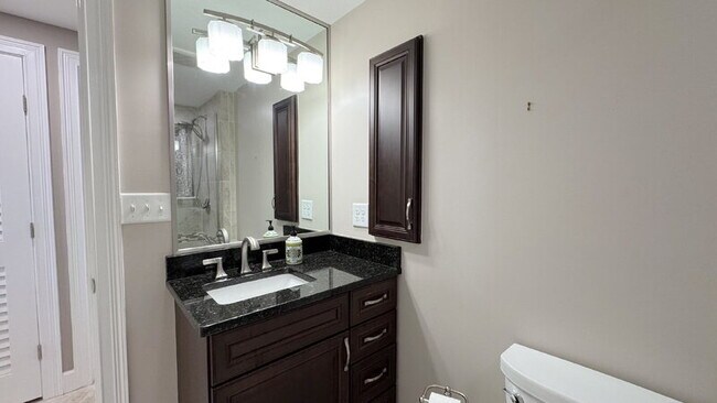 Building Photo - 404 S Beach St