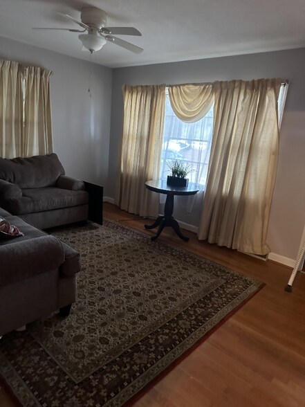 Building Photo - 4519 Fairport Rd