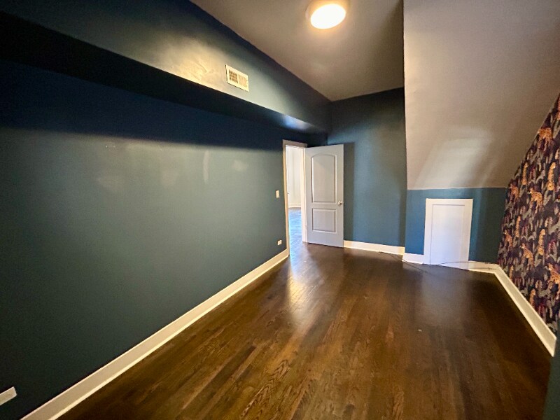 Building Photo - 3400 W Evergreen Ave