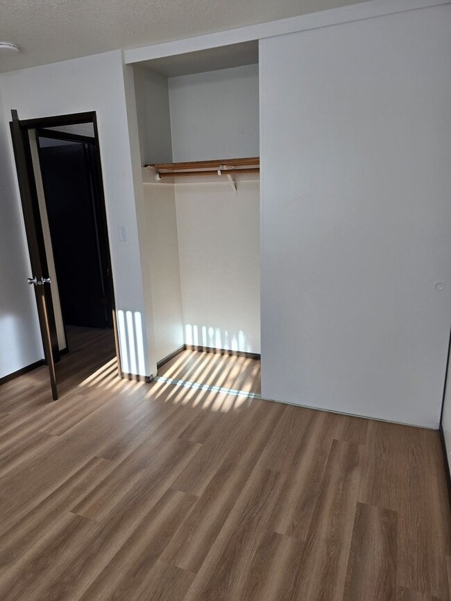 Building Photo - Incredible Value!  Upstairs Pet Friendly 2...