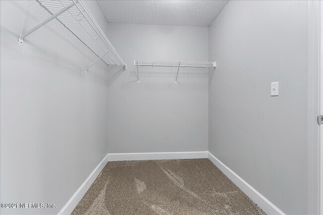 Building Photo - 1021 Seaside Dr N