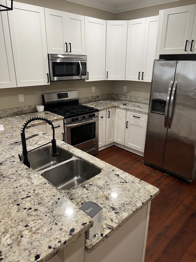 Building Photo - 621 S Alexander St