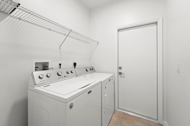 Building Photo - 9588 SW Flowermound Cir