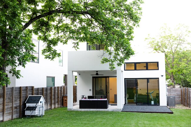 Building Photo - 507 S Park Dr