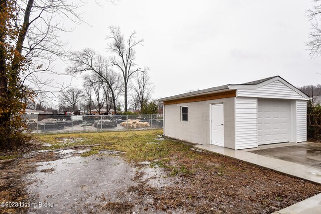 Building Photo - 4851 Maryman Rd