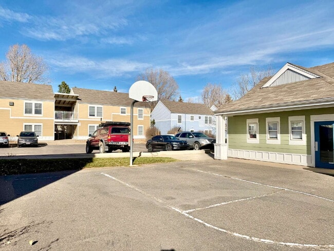 Building Photo - 3 Bed 2 Bath Condo