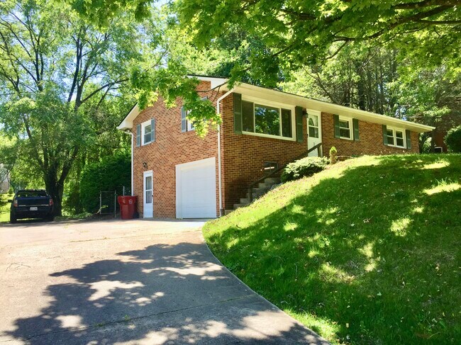 Primary Photo - 507 N Gilmer Park